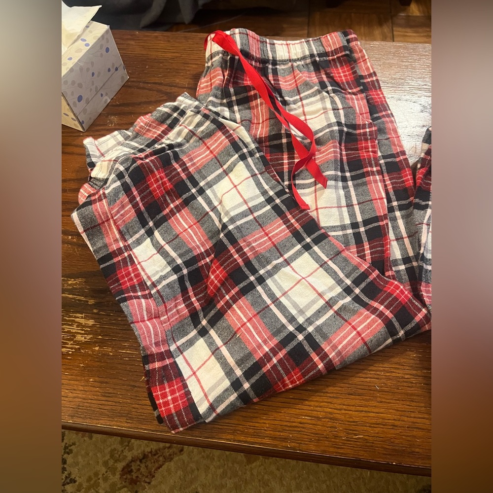 Liz Claiborne Red and Black Checkered Pajama Set - Picture 2 of 3